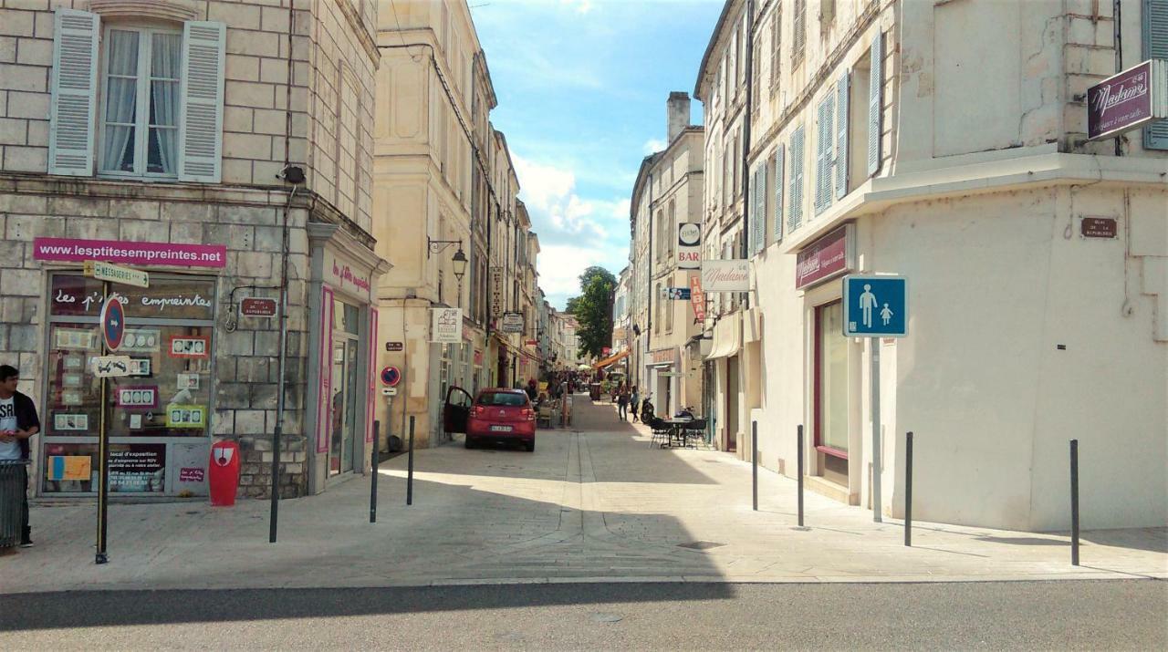 Les Gites Du Vigneron Et Cd'H Saint-Seurin-de-Palenne Екстериор снимка