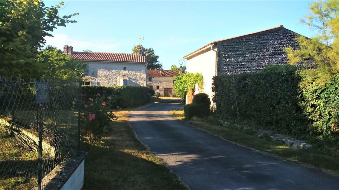 Les Gites Du Vigneron Et Cd'H Saint-Seurin-de-Palenne Екстериор снимка